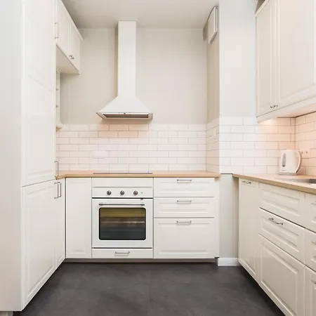 Of The Kings - Leaf Apartment