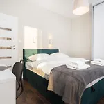 Of The Kings - Leaf Apartman