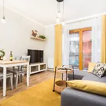 Apartman Of The Kings - Leaf