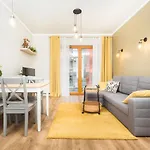 Apartman Of The Kings - Leaf
