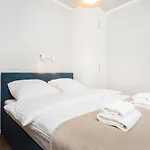 Apartman Of The Kings - Leaf