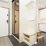 Apartman Of The Kings - Leaf